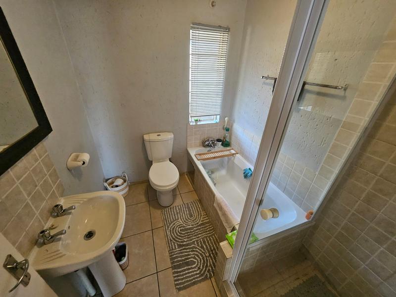 2 Bedroom Property for Sale in Klippoortjie Gauteng