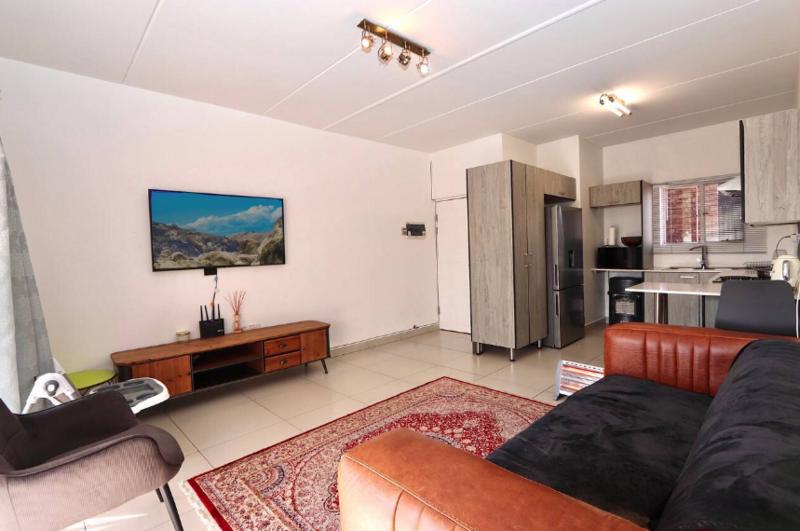 To Let 2 Bedroom Property for Rent in Magaliessig Gauteng