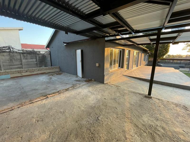 To Let 3 Bedroom Property for Rent in Esther Park Gauteng