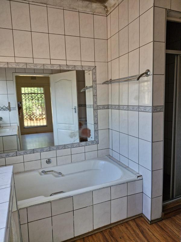 5 Bedroom Property for Sale in Birchleigh Gauteng