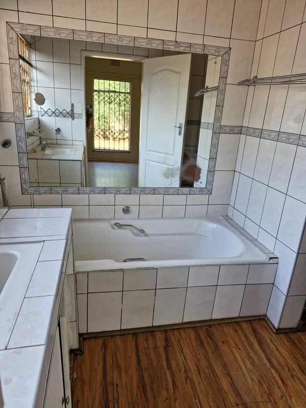 5 Bedroom Property for Sale in Birchleigh Gauteng