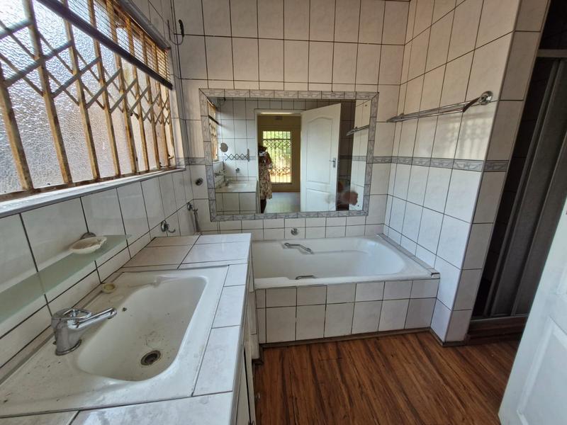 5 Bedroom Property for Sale in Birchleigh Gauteng