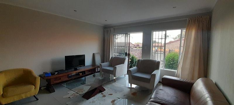 2 Bedroom Property for Sale in Rooihuiskraal North Gauteng