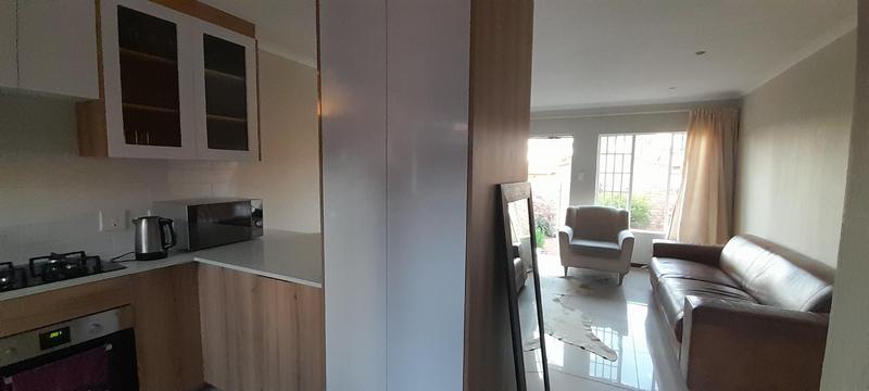 2 Bedroom Property for Sale in Rooihuiskraal North Gauteng