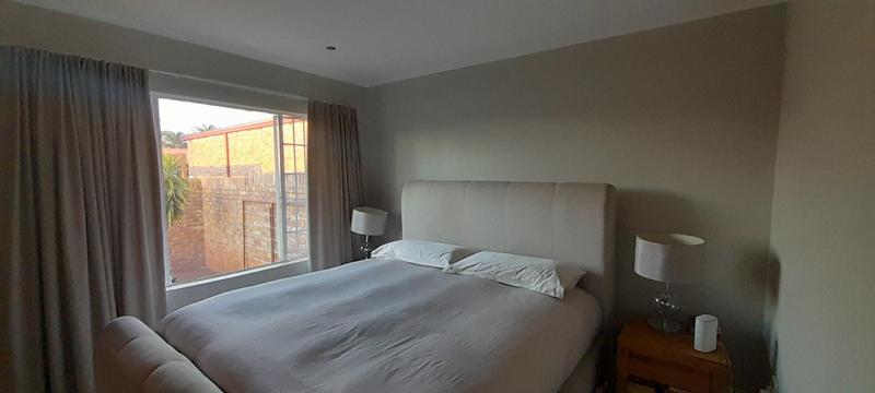 2 Bedroom Property for Sale in Rooihuiskraal North Gauteng