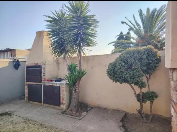 4 Bedroom Property for Sale in Lenasia South Gauteng