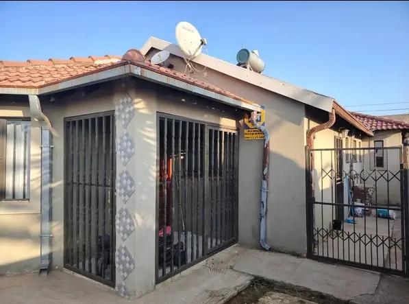 4 Bedroom Property for Sale in Lenasia South Gauteng