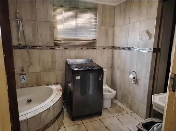 4 Bedroom Property for Sale in Lenasia South Gauteng