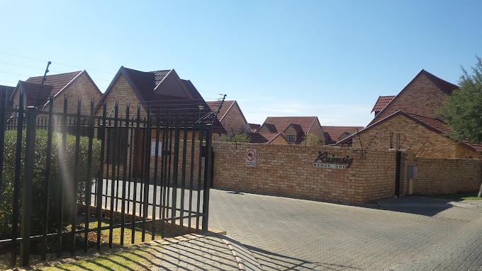 To Let 1 Bedroom Property for Rent in Ruimsig Gauteng