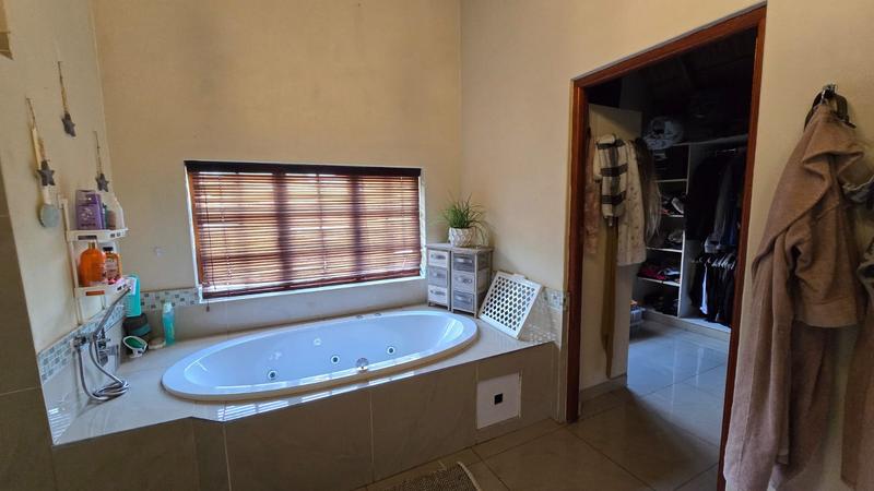 4 Bedroom Property for Sale in Florauna Gauteng