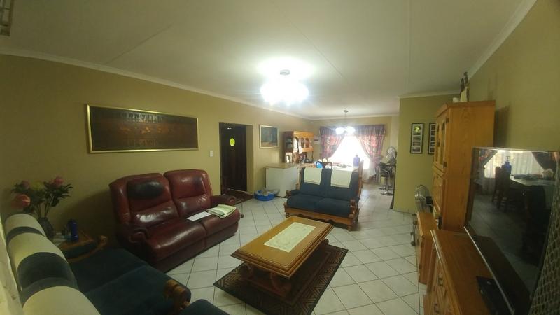 4 Bedroom Property for Sale in Ninapark Gauteng