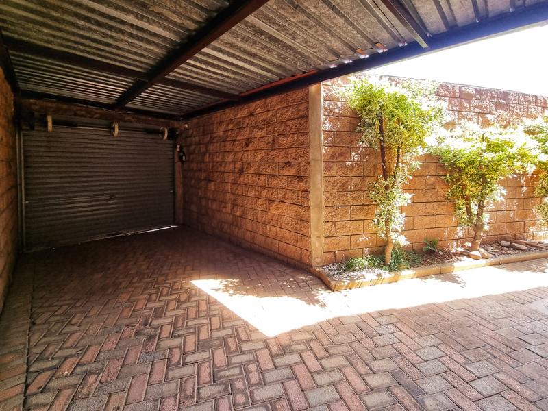 3 Bedroom Property for Sale in Helderkruin Gauteng