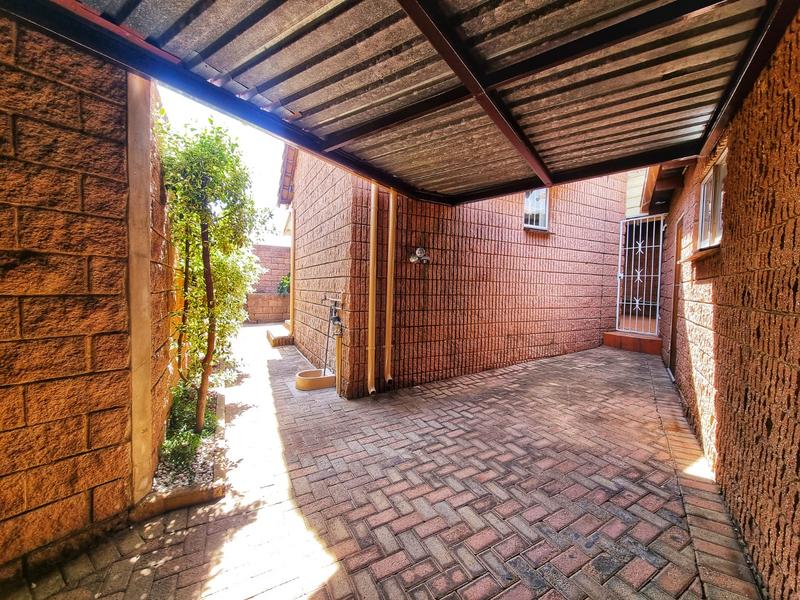 3 Bedroom Property for Sale in Helderkruin Gauteng