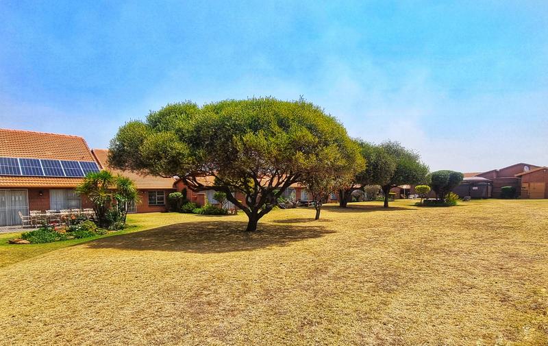 3 Bedroom Property for Sale in Helderkruin Gauteng