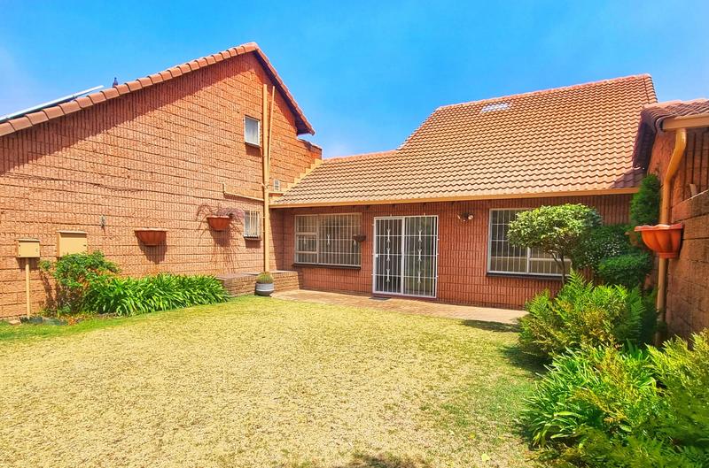 3 Bedroom Property for Sale in Helderkruin Gauteng