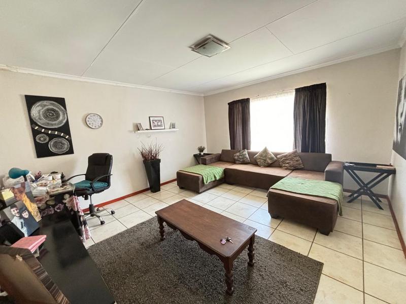 5 Bedroom Property for Sale in Meyerton Central Gauteng