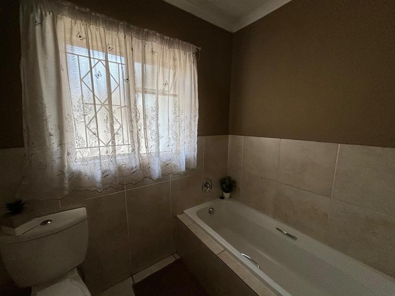 5 Bedroom Property for Sale in Meyerton Central Gauteng