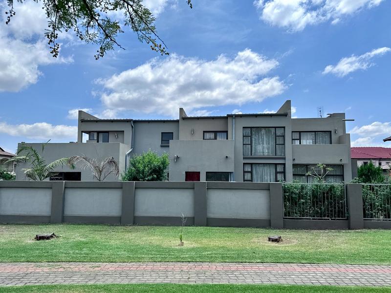 4 Bedroom Property for Sale in Zambezi Country Estate Gauteng