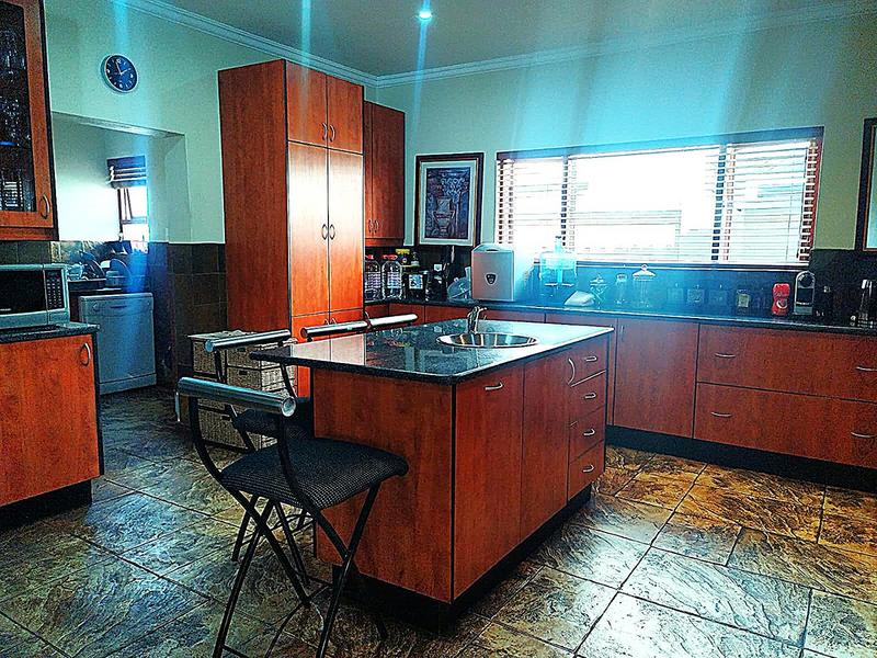 4 Bedroom Property for Sale in Featherbrooke Estate Gauteng