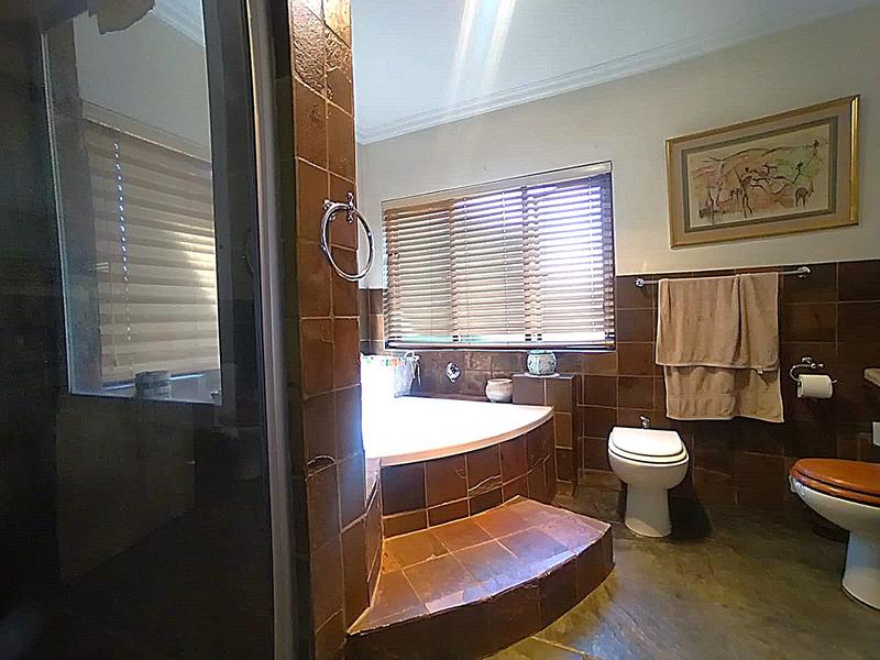 4 Bedroom Property for Sale in Featherbrooke Estate Gauteng