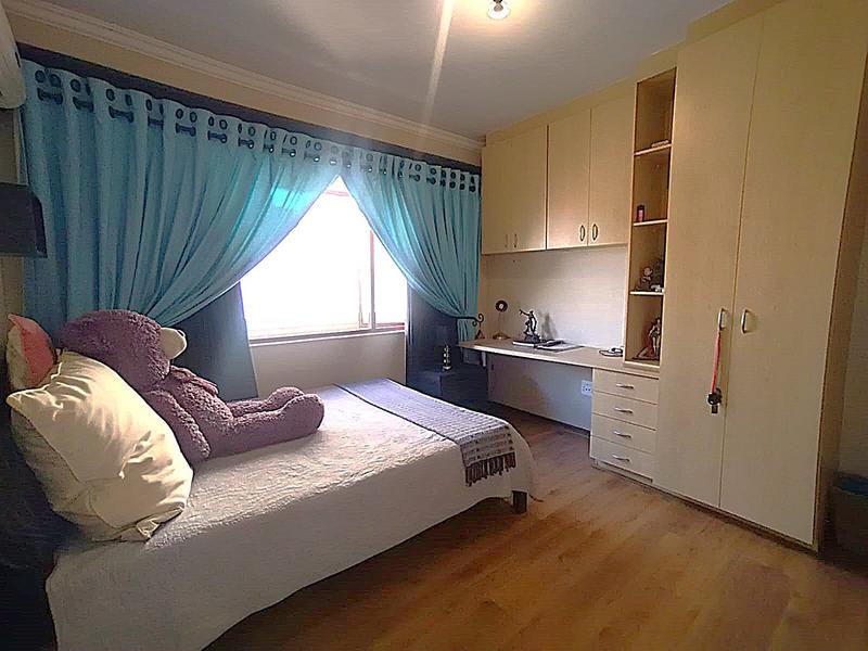 4 Bedroom Property for Sale in Featherbrooke Estate Gauteng