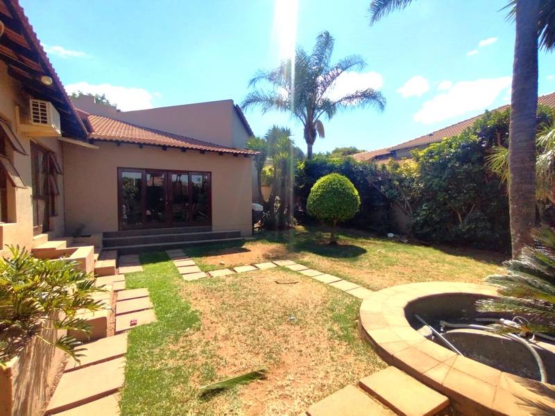 4 Bedroom Property for Sale in Featherbrooke Estate Gauteng