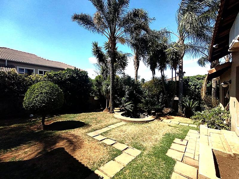 4 Bedroom Property for Sale in Featherbrooke Estate Gauteng