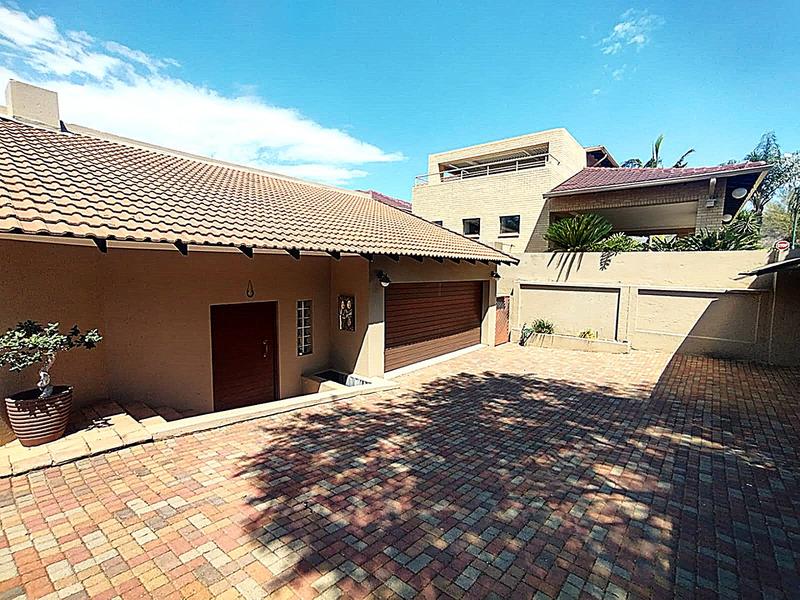 4 Bedroom Property for Sale in Featherbrooke Estate Gauteng