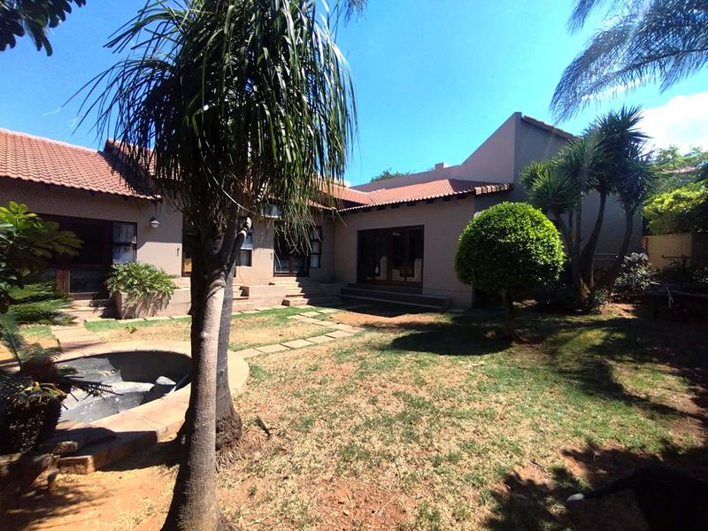 4 Bedroom Property for Sale in Featherbrooke Estate Gauteng