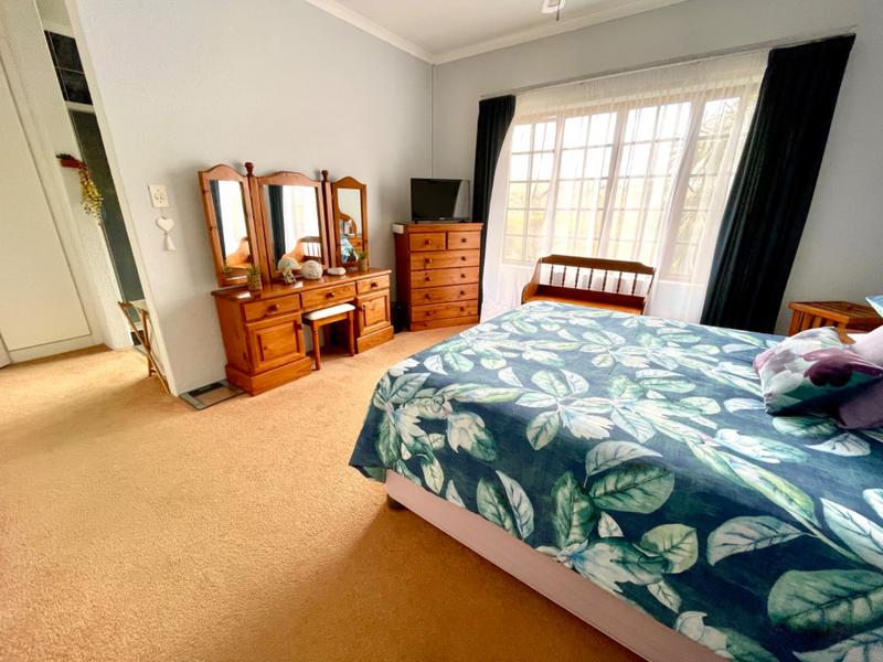 6 Bedroom Property for Sale in Rangeview Gauteng