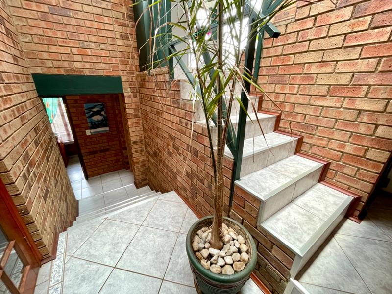 6 Bedroom Property for Sale in Rangeview Gauteng