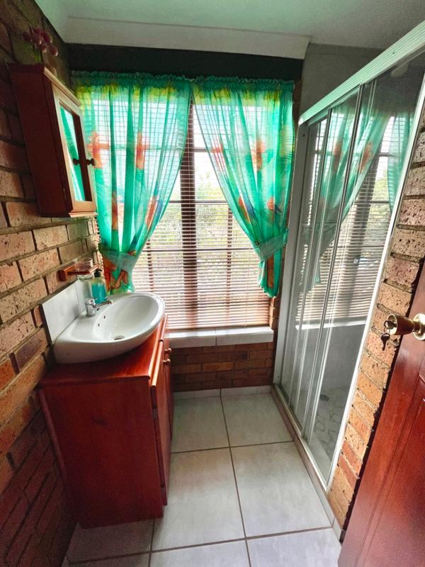 6 Bedroom Property for Sale in Rangeview Gauteng