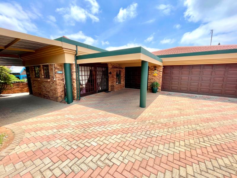 6 Bedroom Property for Sale in Rangeview Gauteng