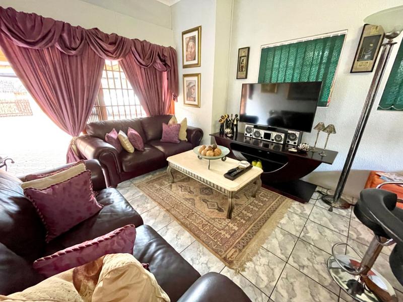 6 Bedroom Property for Sale in Rangeview Gauteng