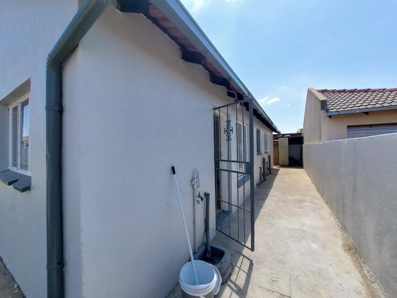 3 Bedroom Property for Sale in Lotus Gardens Gauteng