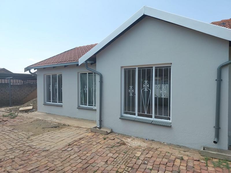 3 Bedroom Property for Sale in Lotus Gardens Gauteng