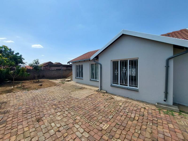 3 Bedroom Property for Sale in Lotus Gardens Gauteng