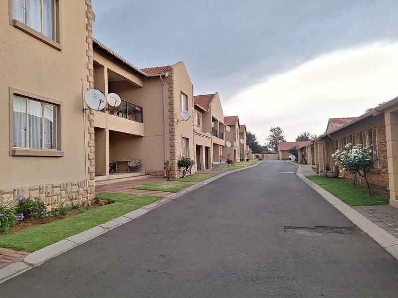 To Let 2 Bedroom Property for Rent in Petersfield Gauteng