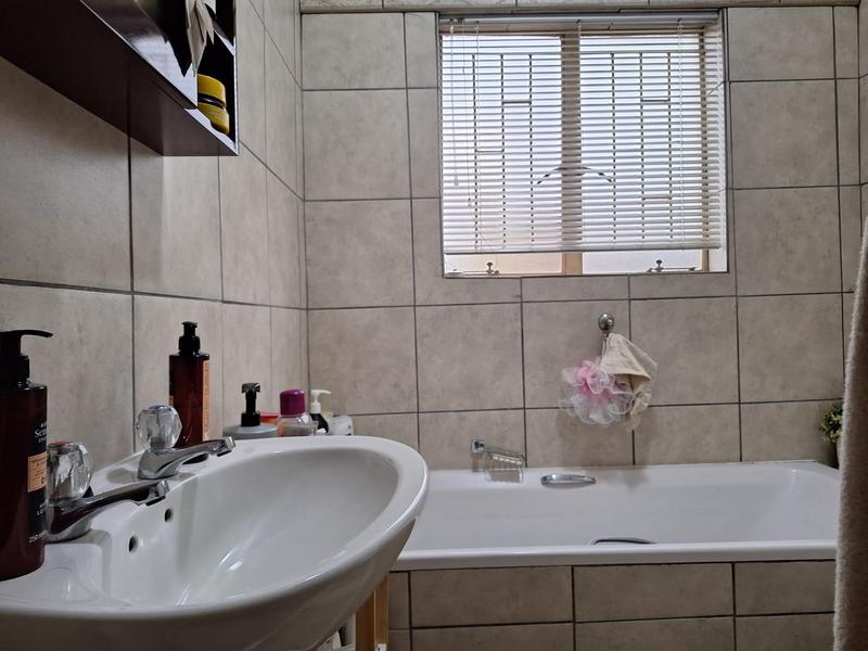 To Let 2 Bedroom Property for Rent in Petersfield Gauteng