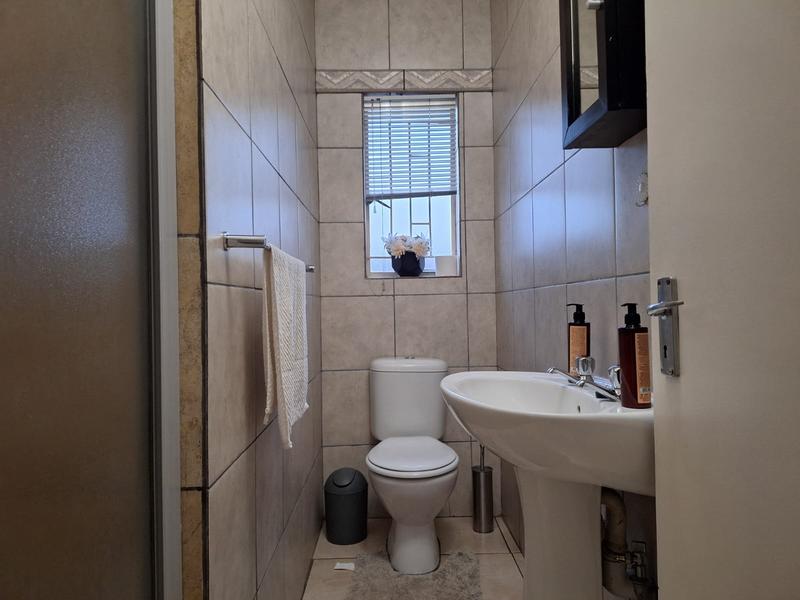 To Let 2 Bedroom Property for Rent in Petersfield Gauteng