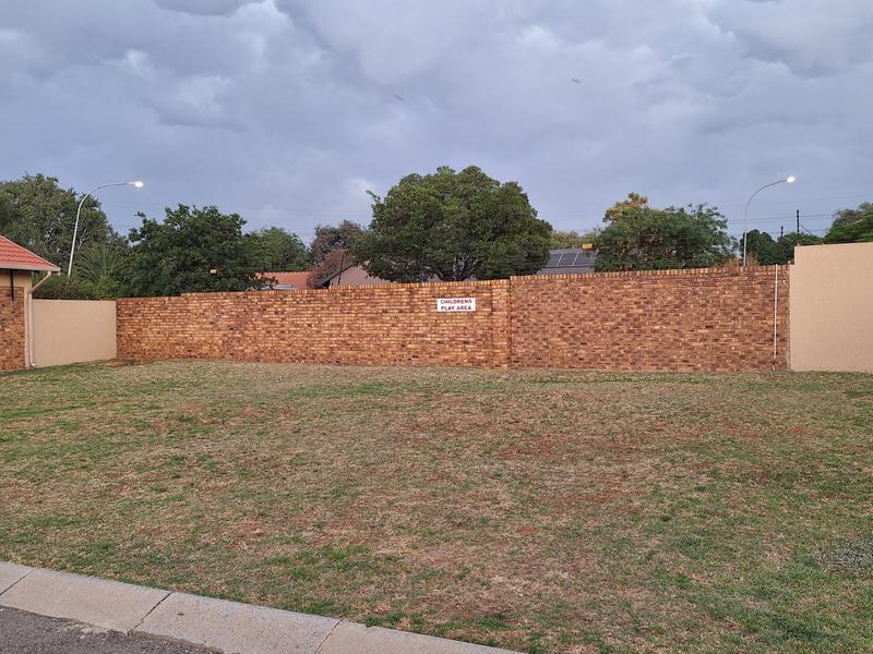 To Let 2 Bedroom Property for Rent in Petersfield Gauteng