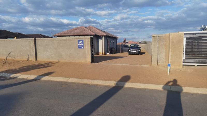 To Let 3 Bedroom Property for Rent in Azaadville Gauteng