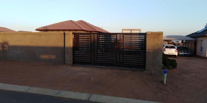 To Let 3 Bedroom Property for Rent in Azaadville Gauteng