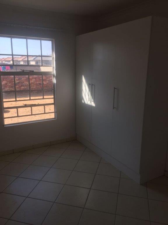 To Let 3 Bedroom Property for Rent in Azaadville Gauteng