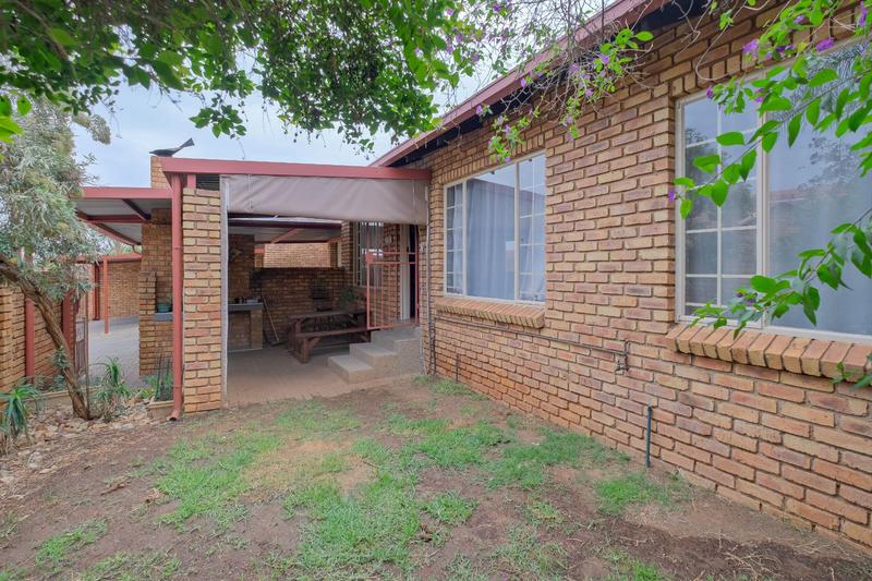 2 Bedroom Property for Sale in Wierdaglen Estate Gauteng