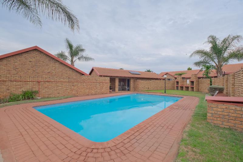 2 Bedroom Property for Sale in Wierdaglen Estate Gauteng