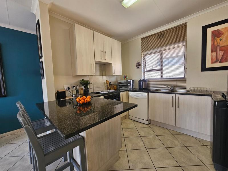 2 Bedroom Property for Sale in Helderkruin Gauteng