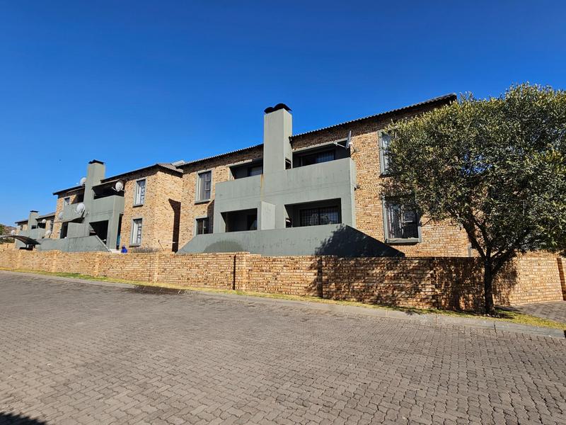 2 Bedroom Property for Sale in Helderkruin Gauteng