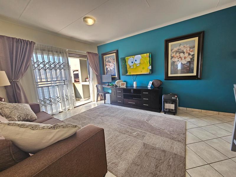 2 Bedroom Property for Sale in Helderkruin Gauteng