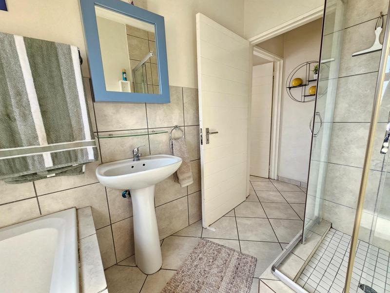 2 Bedroom Property for Sale in Helderkruin Gauteng